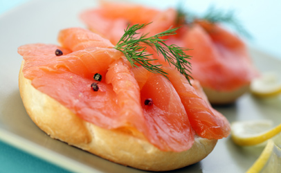 smoked salmon on bagel