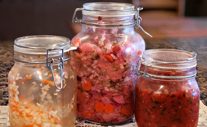 https://www.foodsafetynews.com/files/2014/03/fermented-vegetables-406-1.jpg