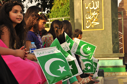 http://www.dreamstime.com/stock-photography-children-pakistan-flag-holding-image31286992