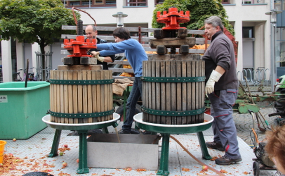 traditional apple cider presses