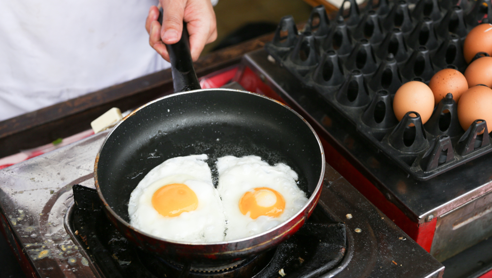 restaurant chef eggs sunny side