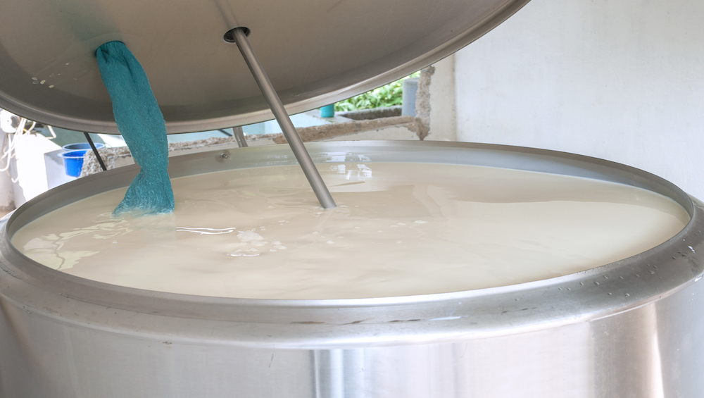 https://www.foodsafetynews.com/files/2019/03/rawmilkcooling_1000x565.jpg