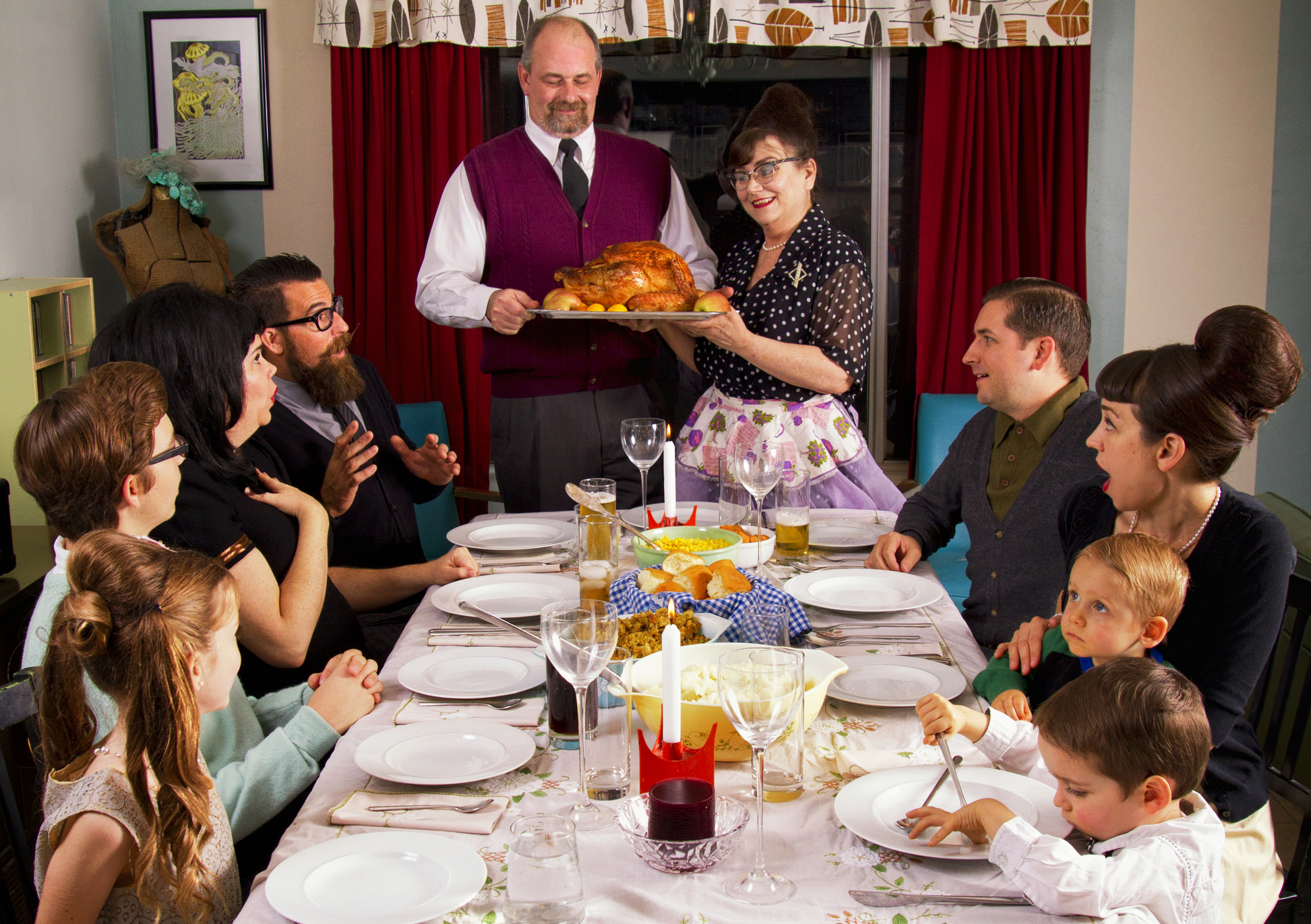 dreamstime_thanksgiving family meal