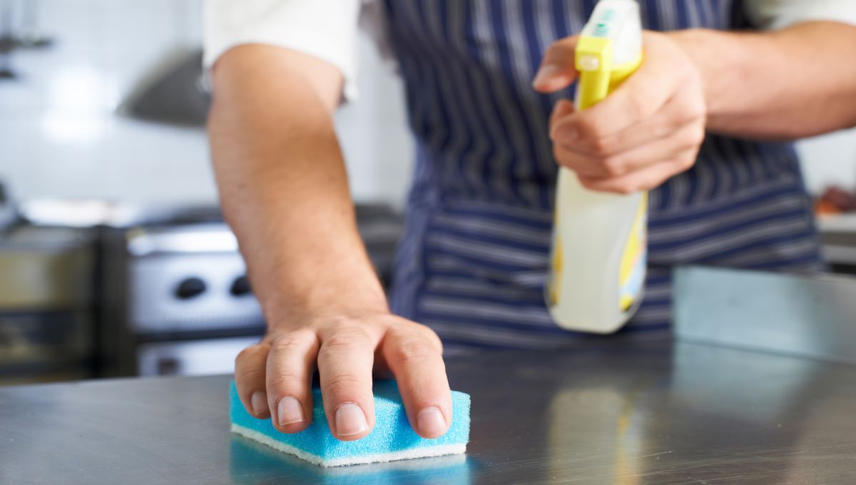 dreamstime_food service restaurant hygiene cleaning