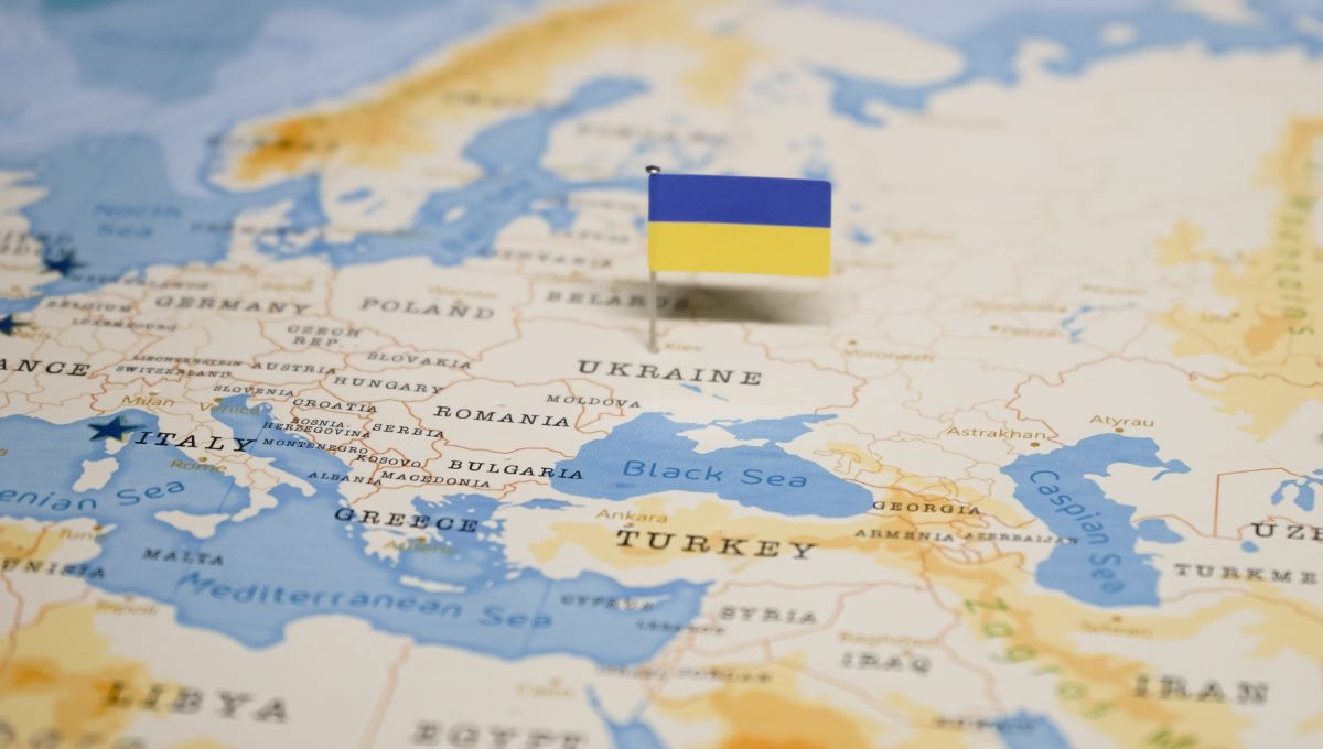 dreamstime_ukraine flag russia invasion