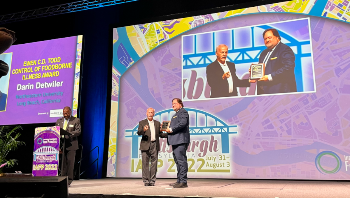 IAFP presents awards at 2022 annual meeting