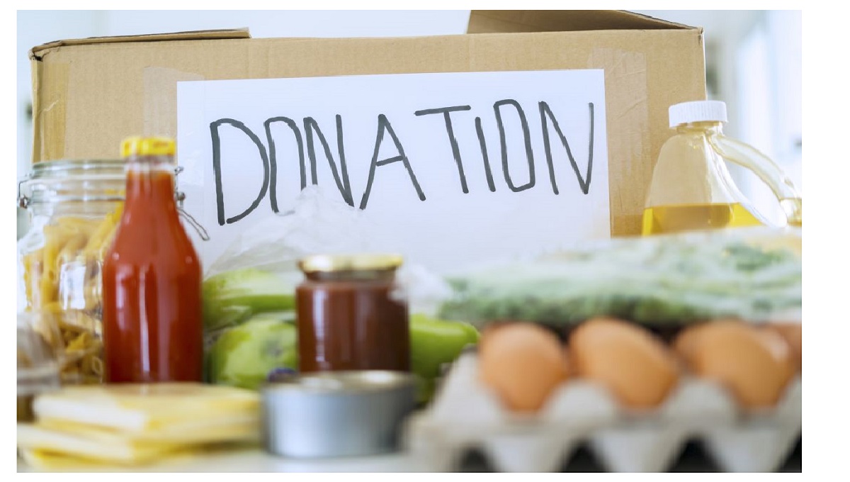 dreamstime_food donation volunteer box